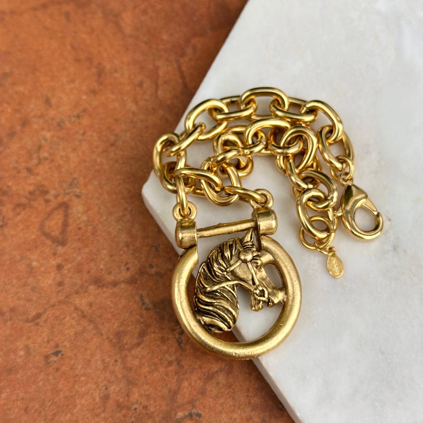 Yellow Gold-Plated Shackle Horse Head Oval Link Bracelet 8'' 009