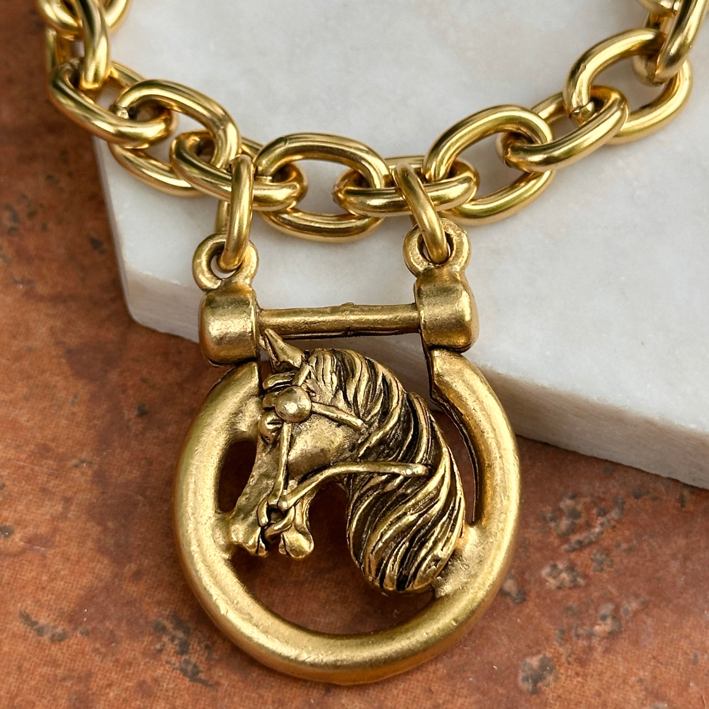 Yellow Gold-Plated Shackle Horse Head Oval Link Bracelet 8'' 009