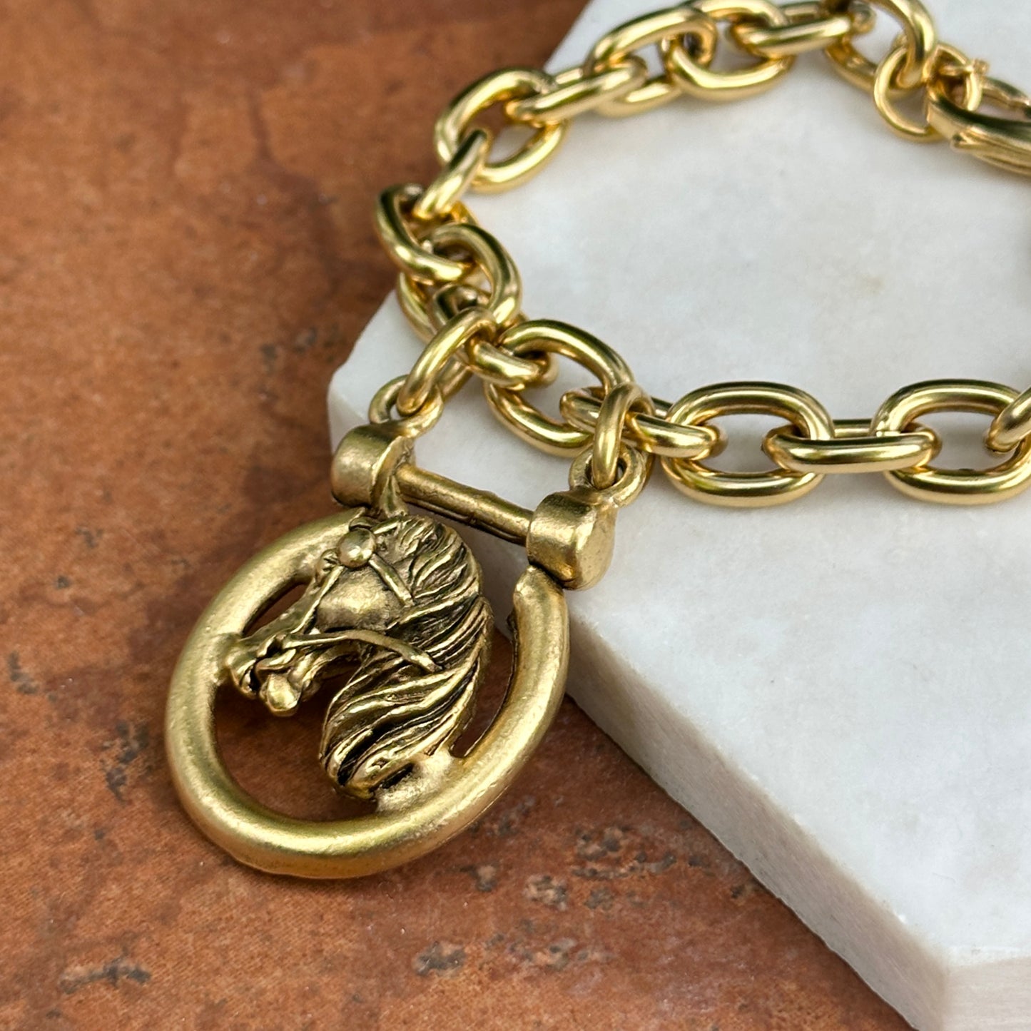 Yellow Gold-Plated Shackle Horse Head Oval Link Bracelet 8'' 009