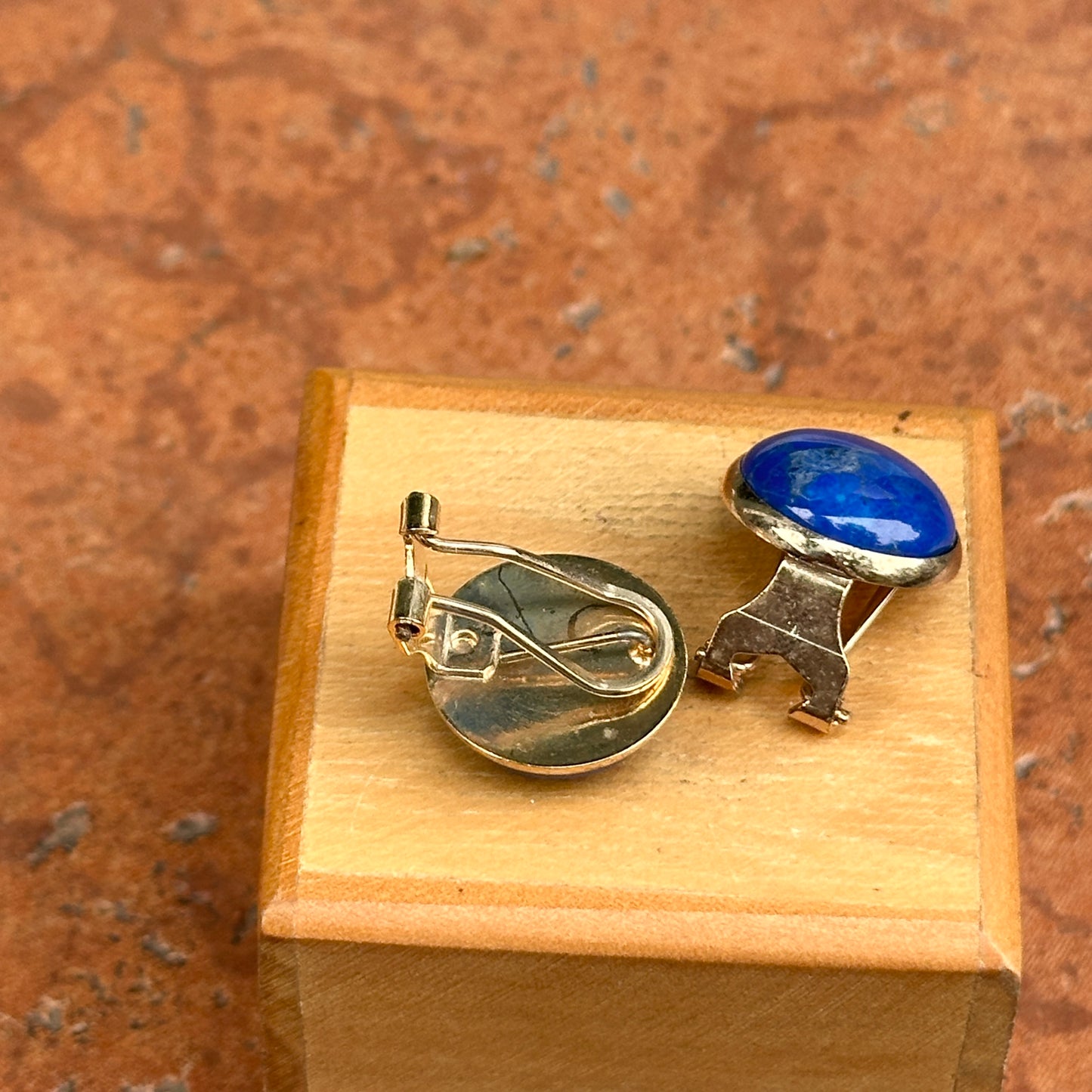Estate Gold-Tone Round Royal Blue Howlite Clip-On Earrings