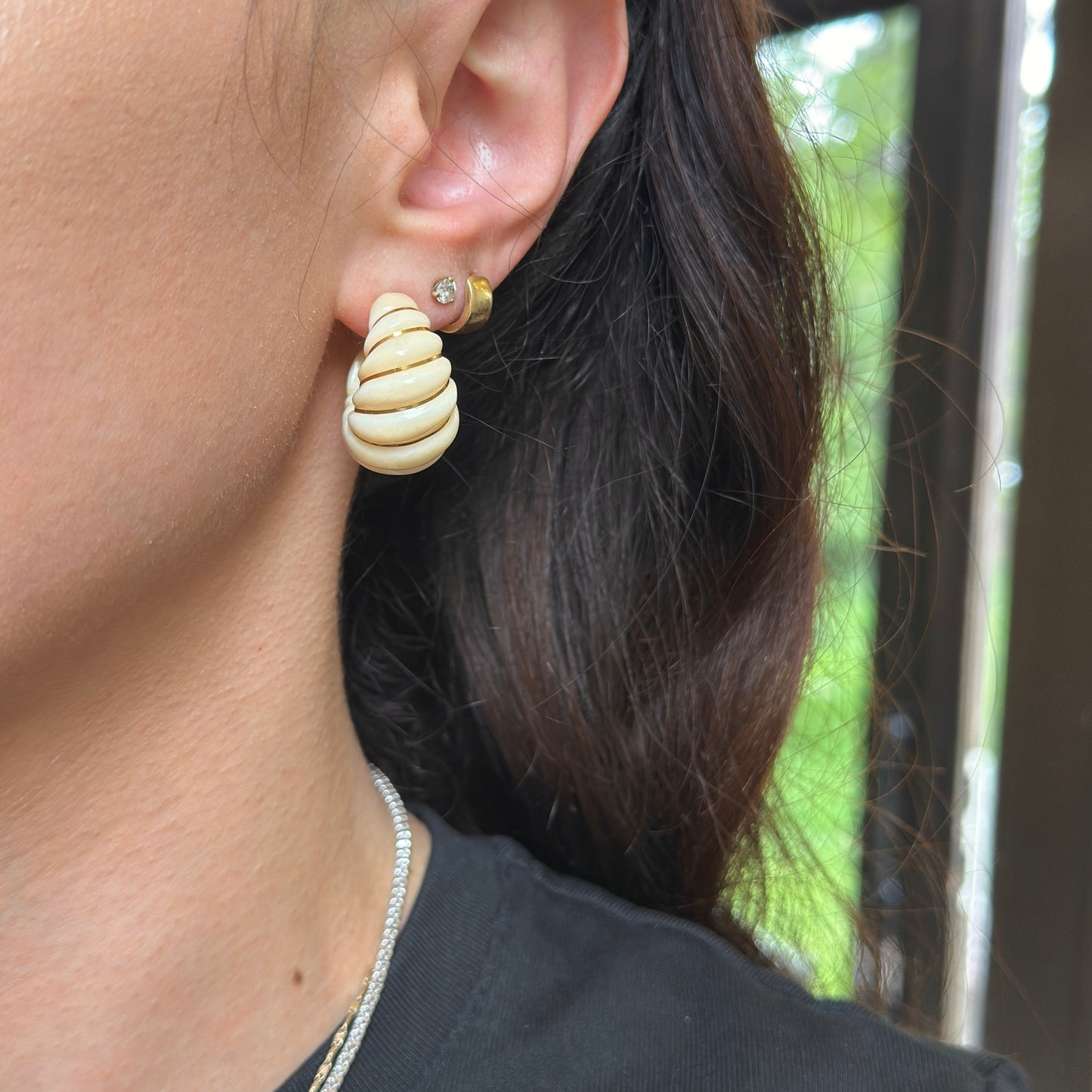 Estate 14KT Yellow Gold Ribbed Round Ivory Hoop Earrings