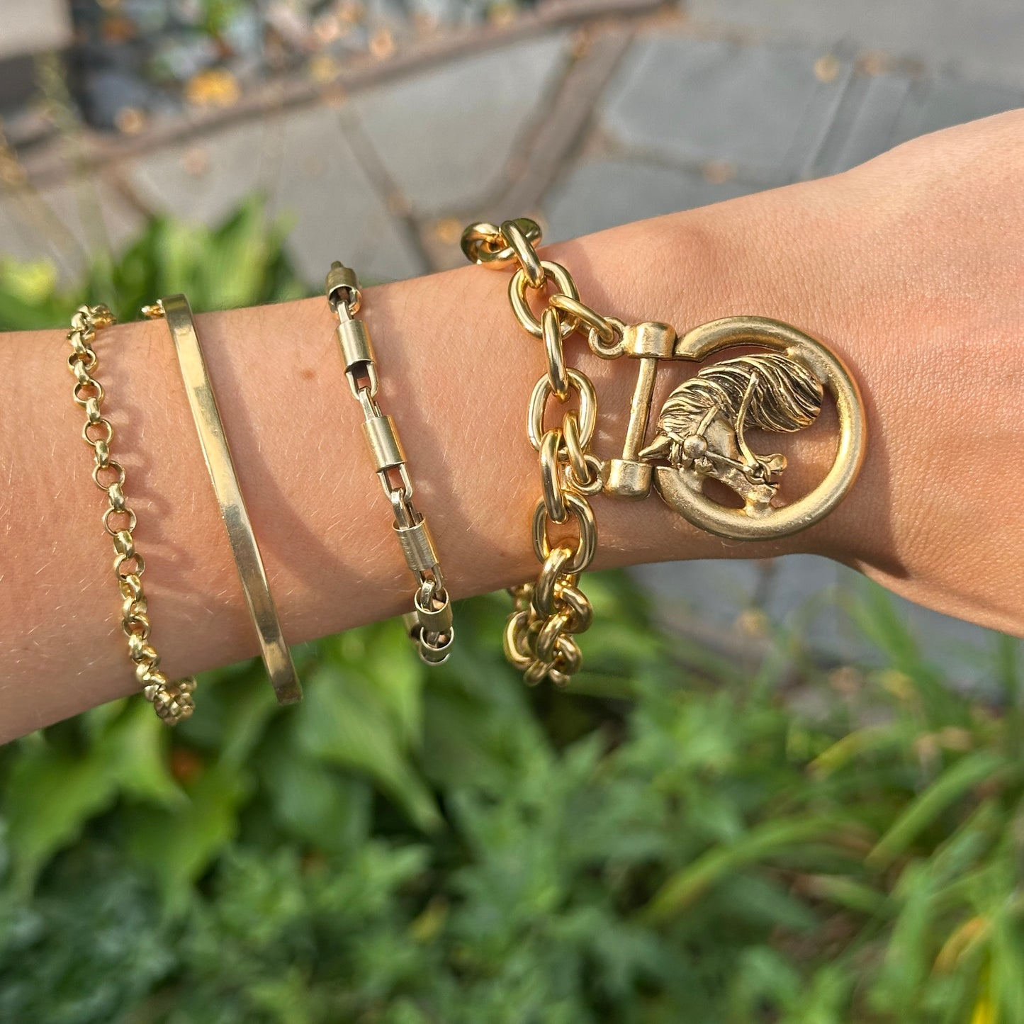 Yellow Gold-Plated Shackle Horse Head Oval Link Bracelet 8'' 009