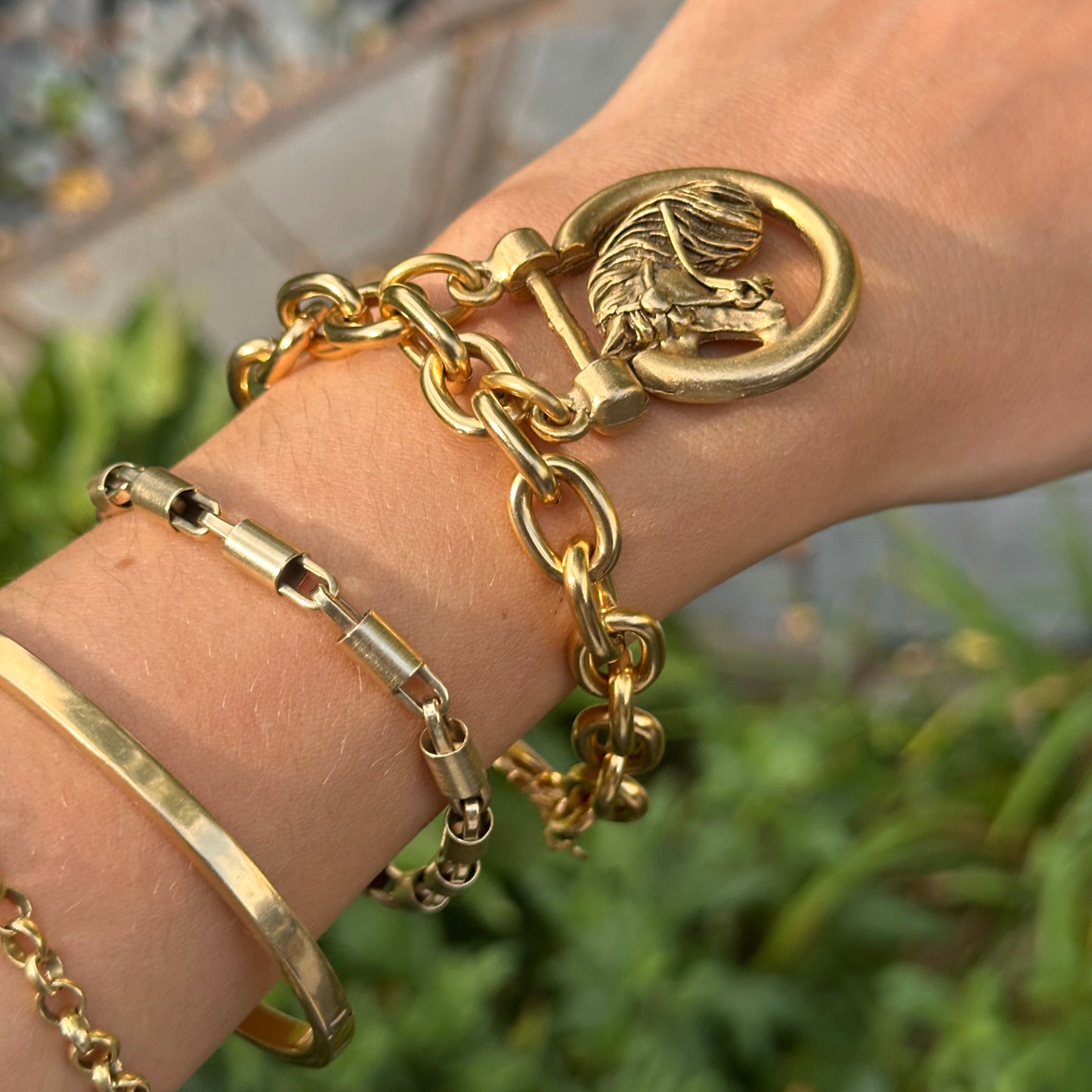 Yellow Gold-Plated Shackle Horse Head Oval Link Bracelet 8'' 009