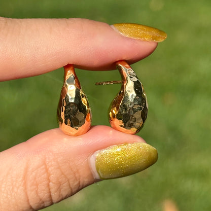 18KT Yellow Gold Tapered + Puffed Hammered Teardrop Post Earrings