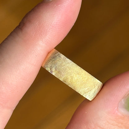18KT Yellow Gold Florentine-Finish 7mm European Wedding Band Ring