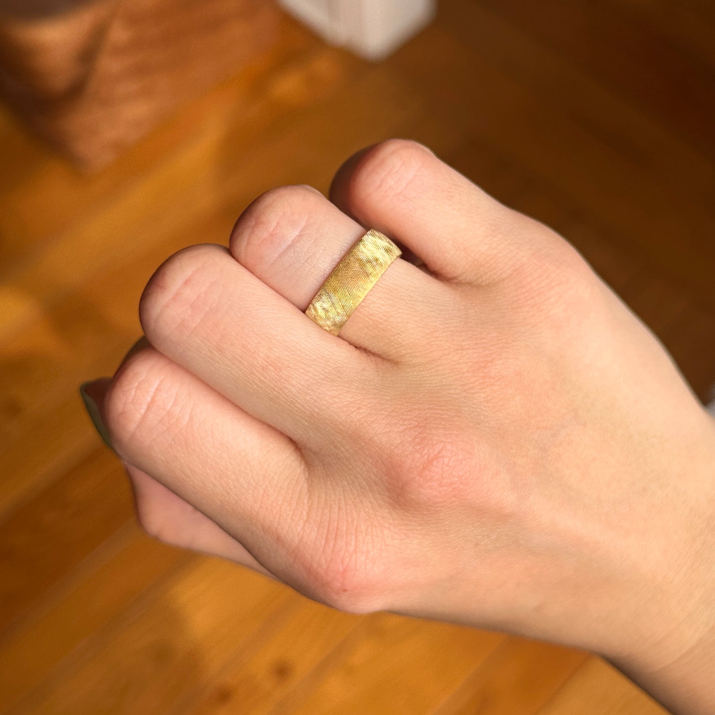 18KT Yellow Gold Florentine-Finish 7mm European Wedding Band Ring