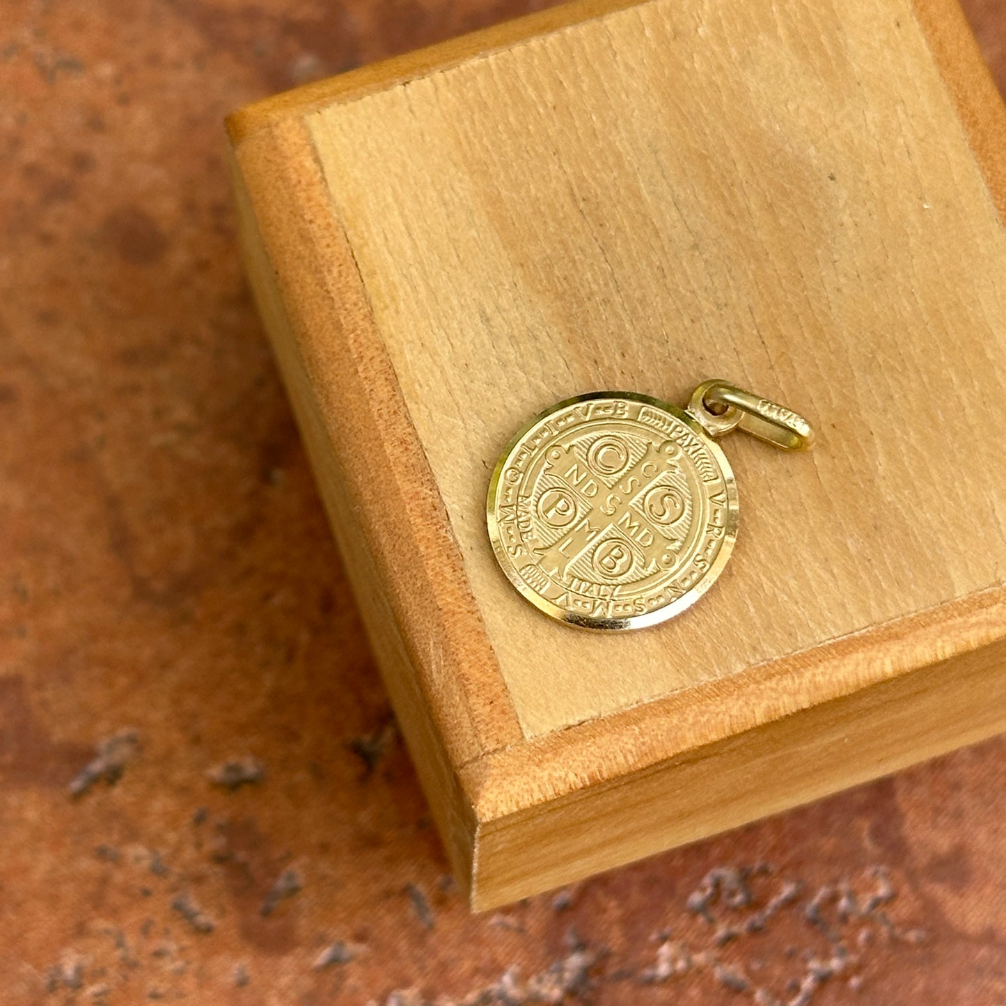 14KT Yellow Gold St Benedict Patron Saint Round Medal Pendant Charm 15mm