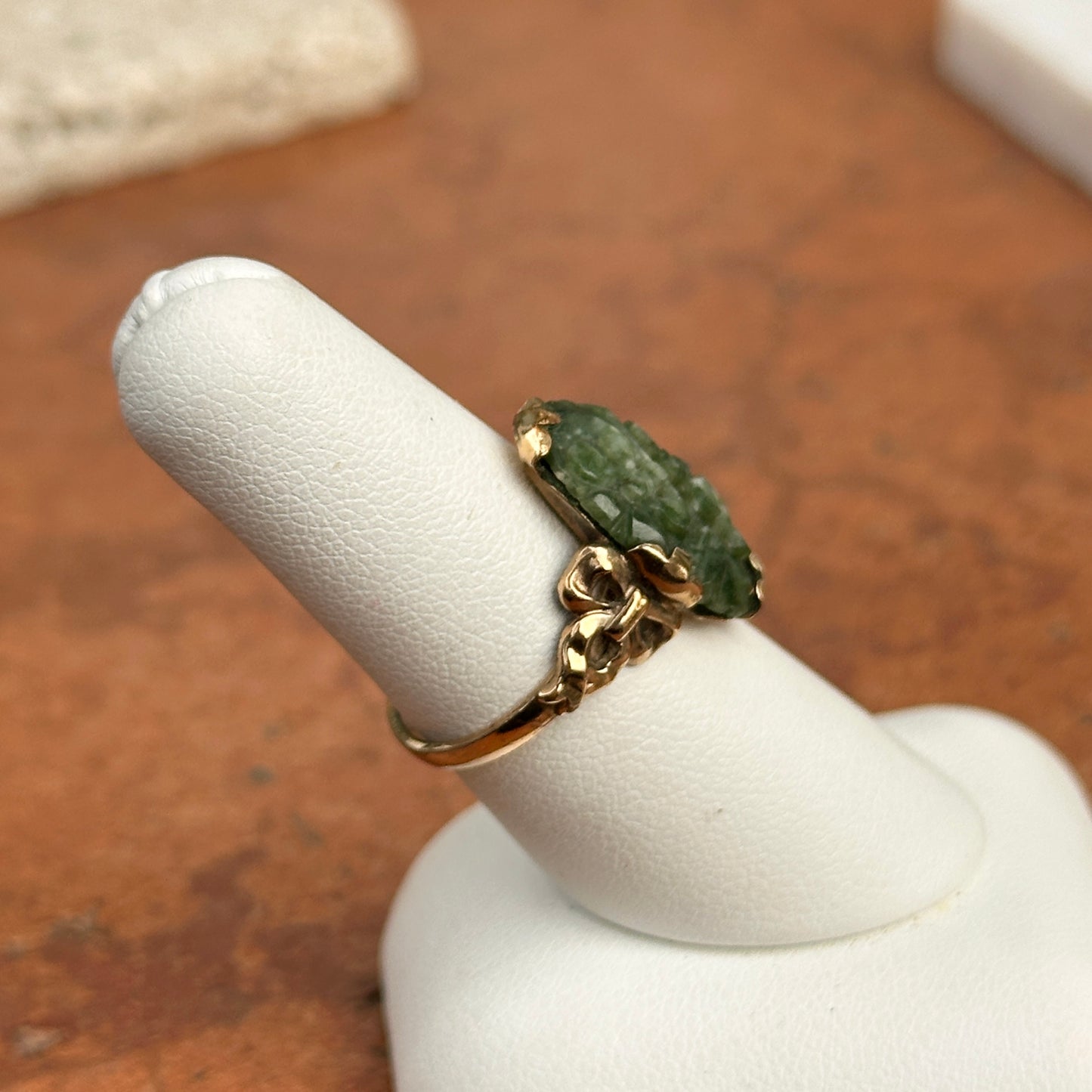 Estate 14KT Yellow Gold Filled Oval Carved Green Jade filigree Band Ring