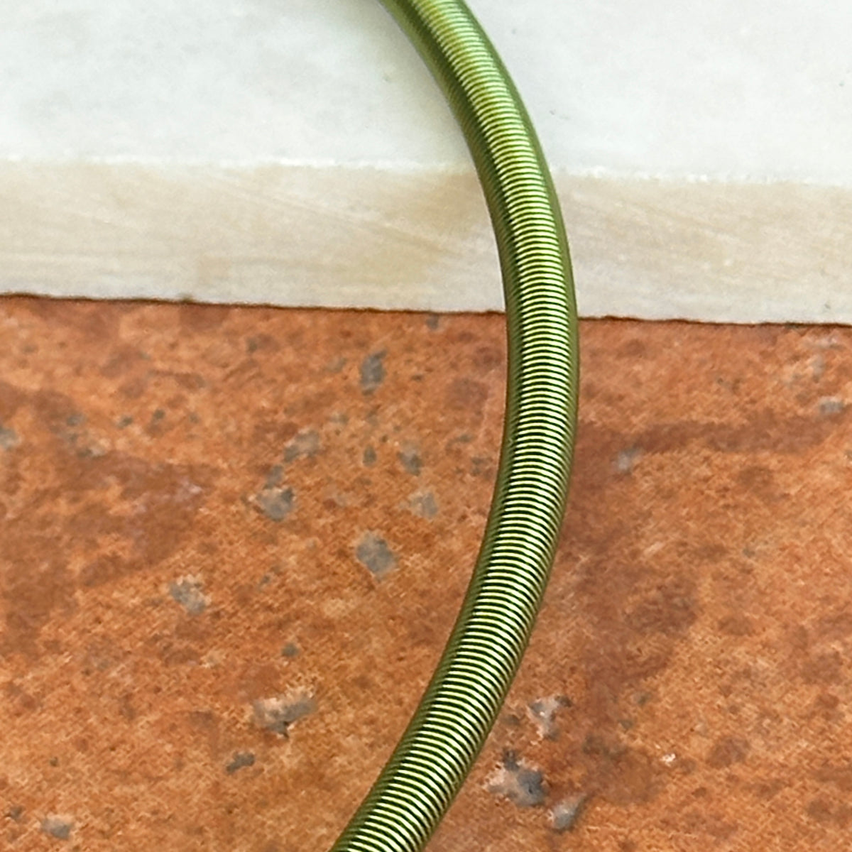 Stainless Steel Green 4mm Spiral Collar Necklace 16.5"