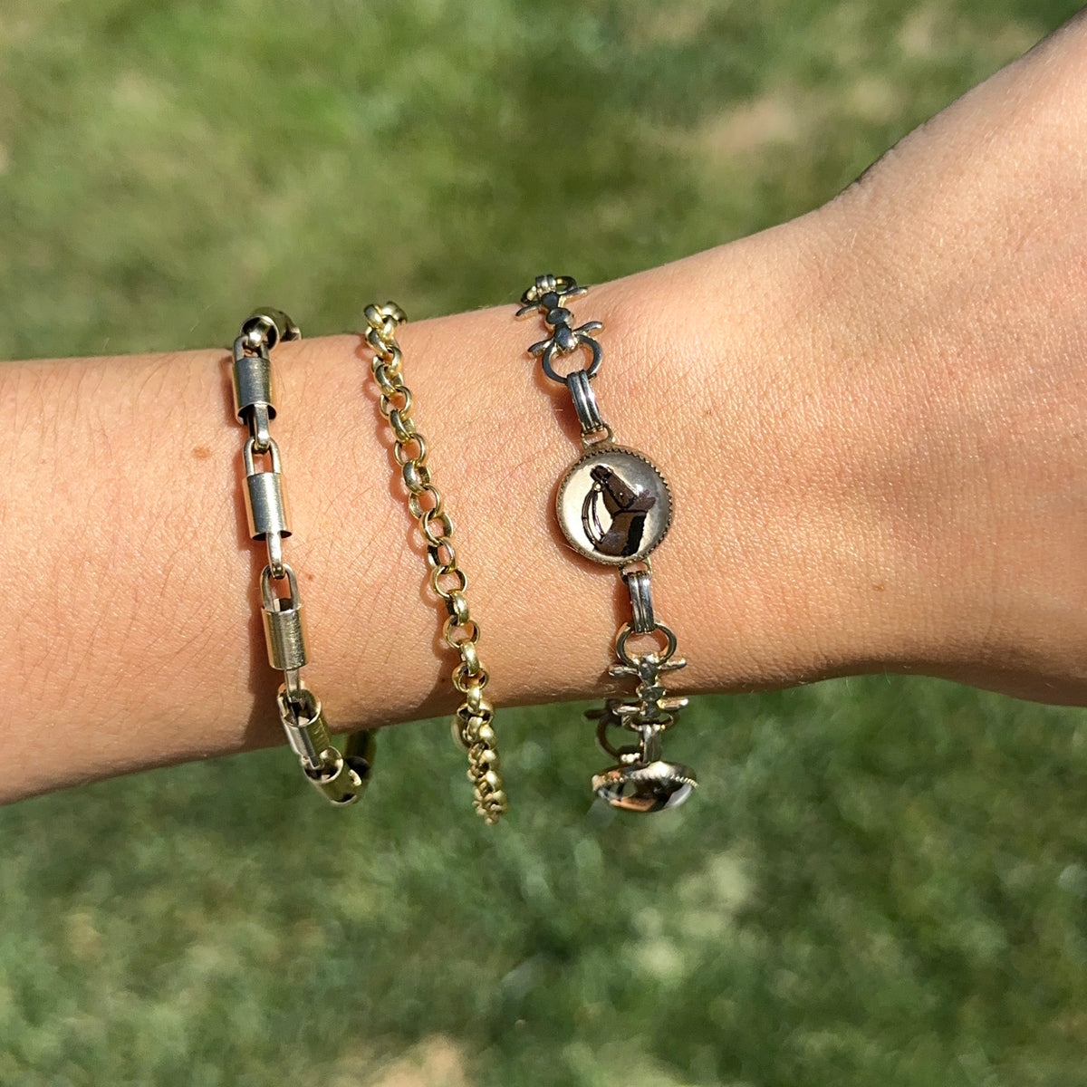 Estate Gold-Tone Painted Horse Head Bubble Stirrup Link Bracelet