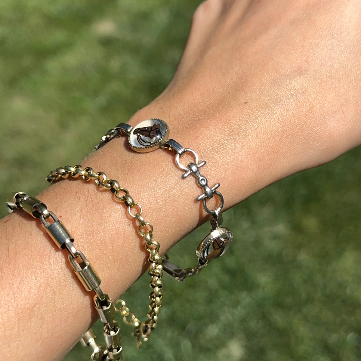 Estate Gold-Tone Painted Horse Head Bubble Stirrup Link Bracelet