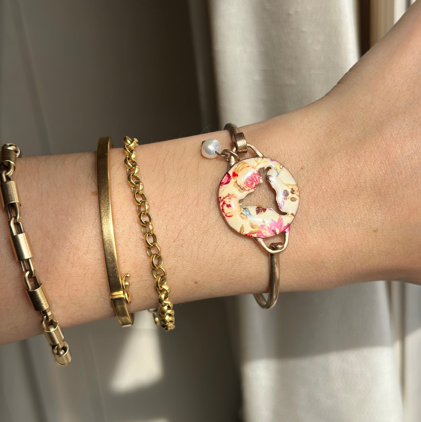 Estate Yellow Gold Tone Floral Painted Enamel Cutout Longhorn Pearl Dangle Bracelet