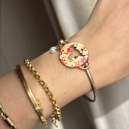 Estate Yellow Gold Tone Floral Painted Enamel Cutout Longhorn Pearl Dangle Bracelet
