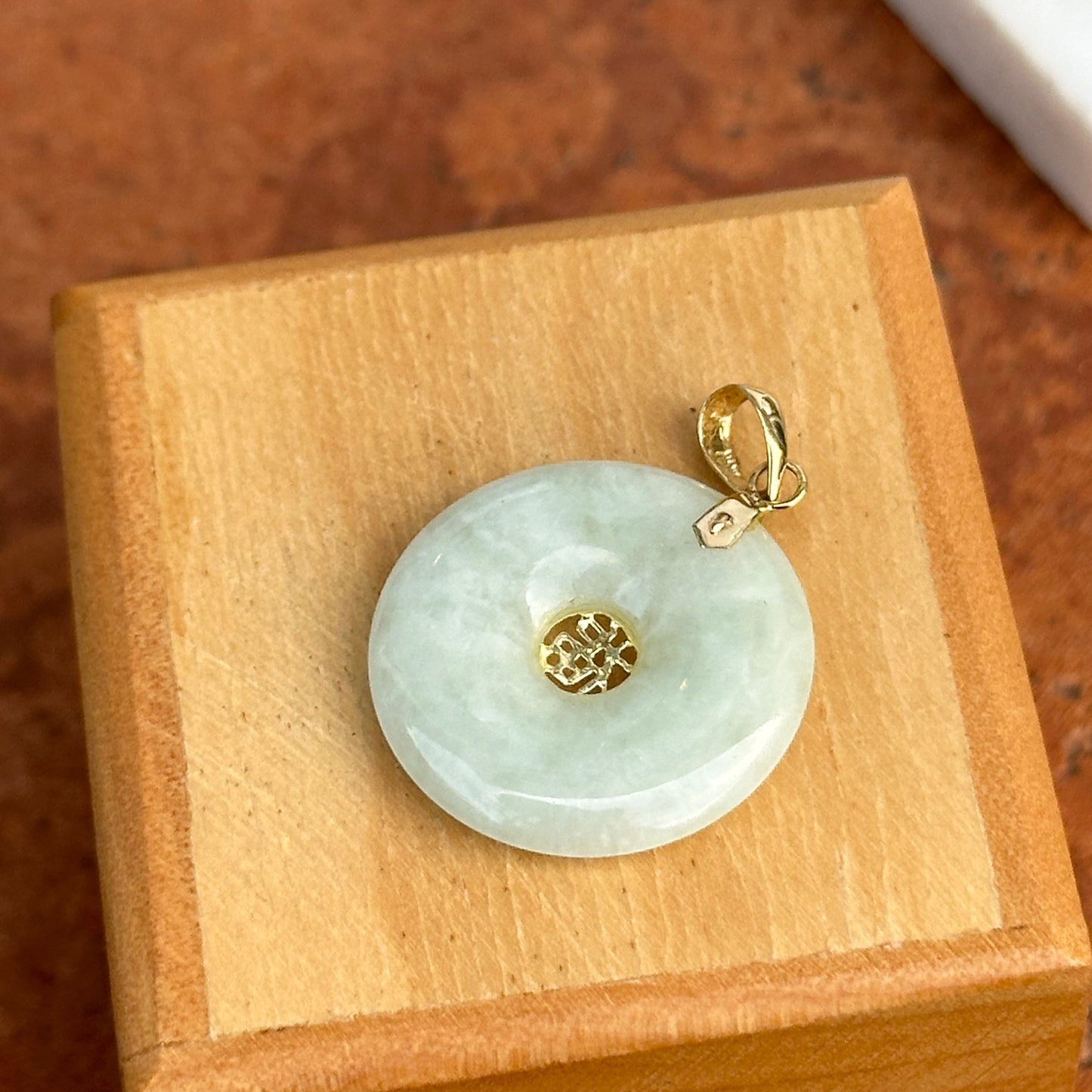 Vintage 14KT Yellow Gold Pale Green Celadon Jade with Pendant