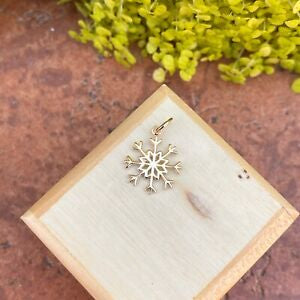 10KT Yellow Gold Detailed Small Snowflake Pendant Charm