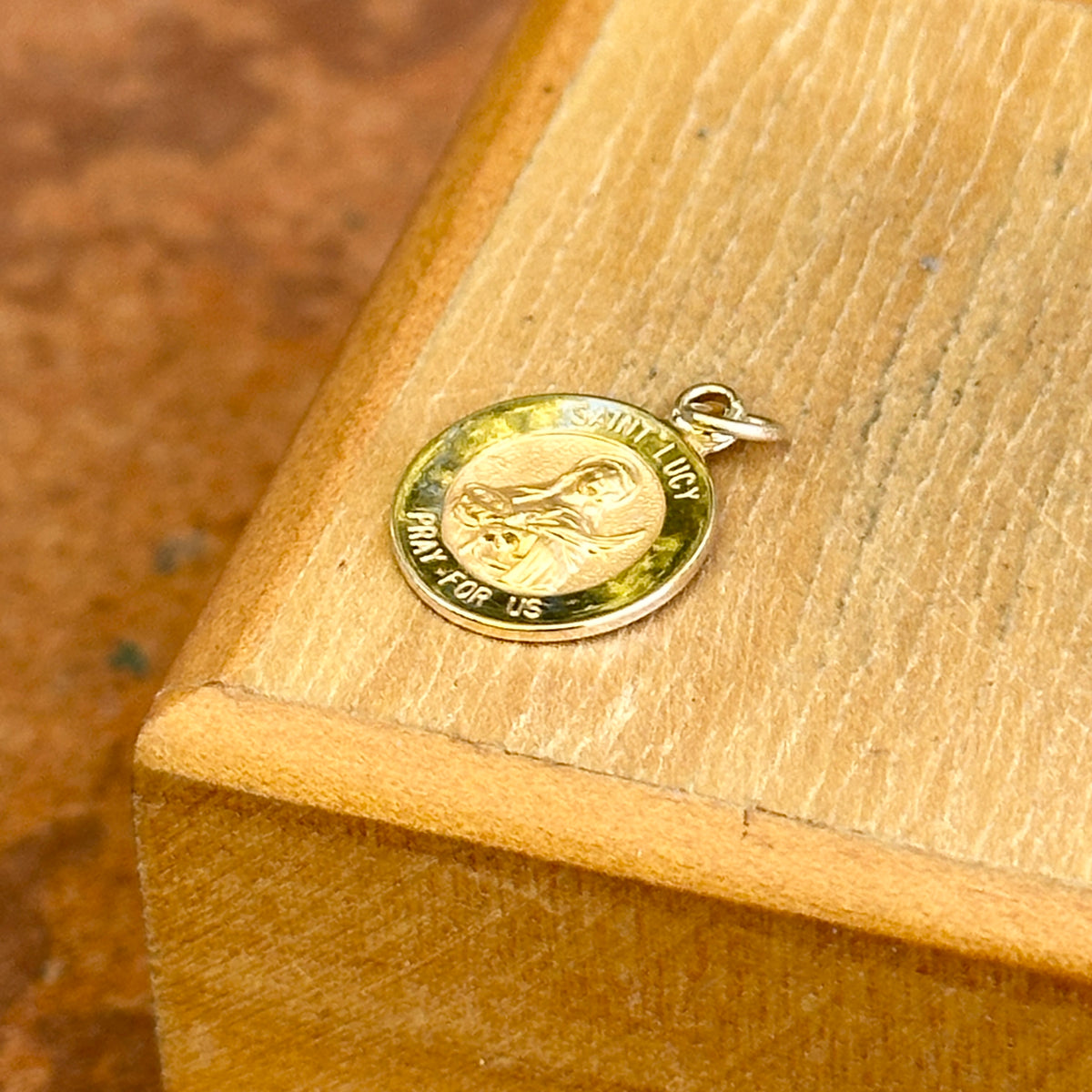 14KT Yellow Gold St Lucy Round Medal Pendant Charm 12mm