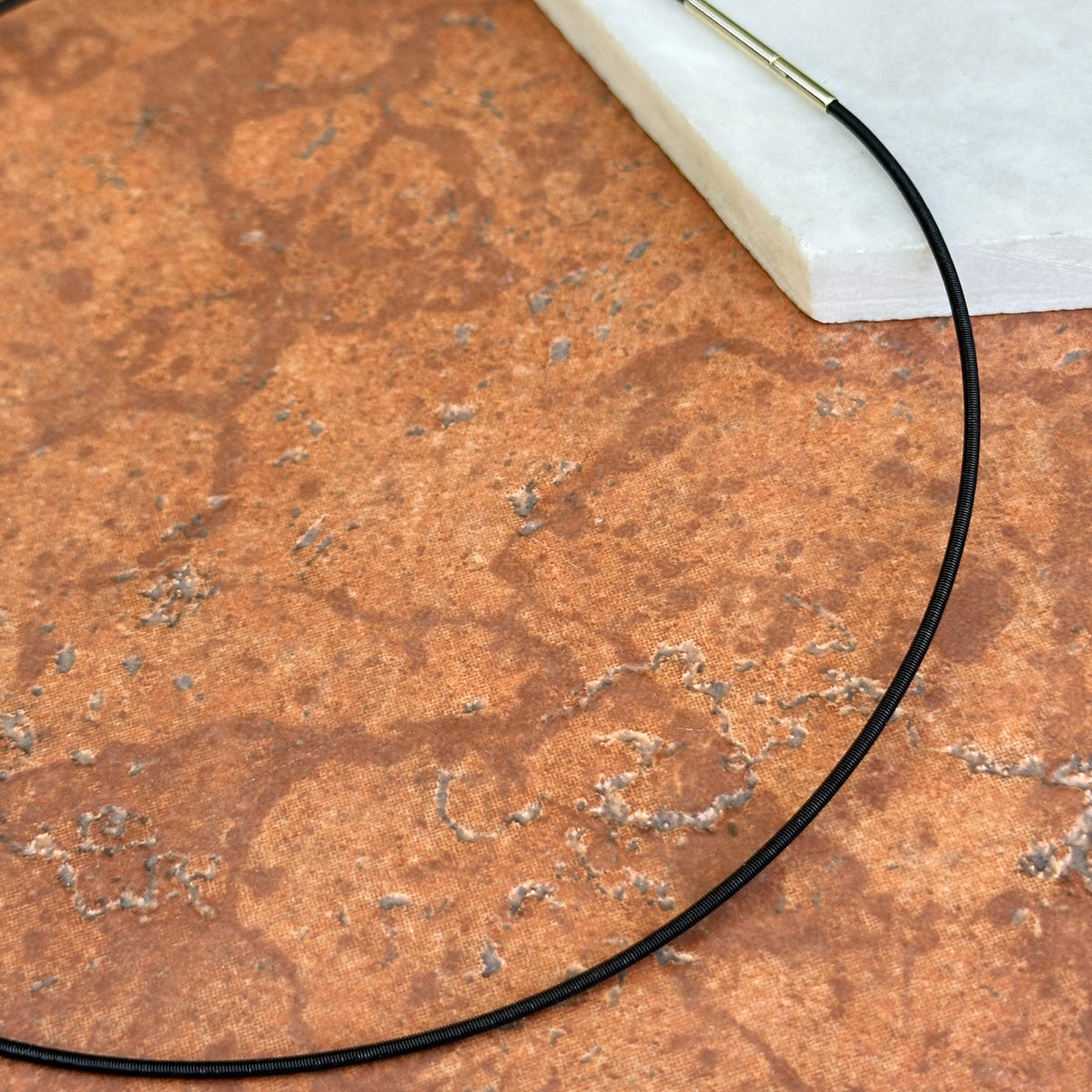 14KT Yellow Gold Black Coil 1.4mm Collar Necklace