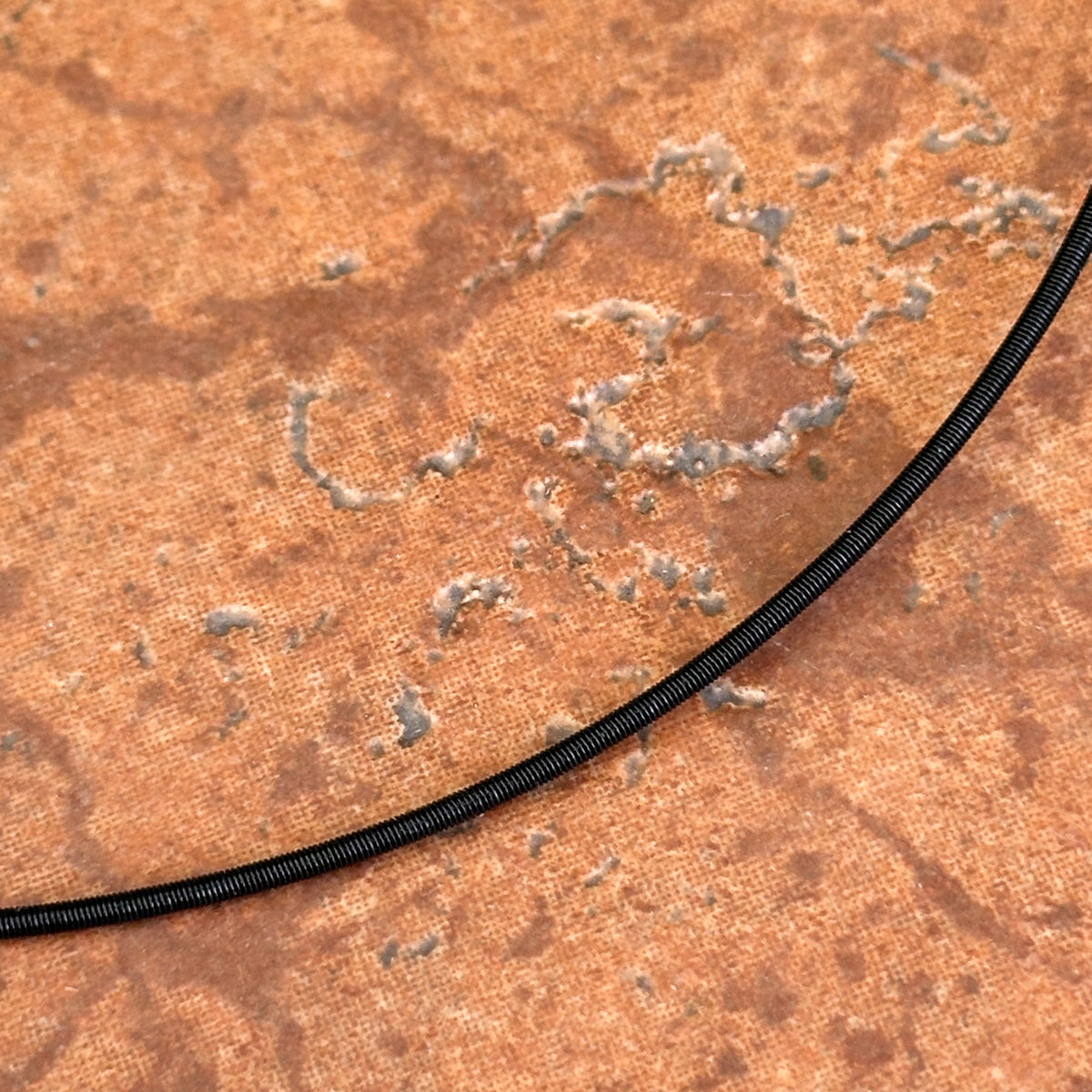 14KT Yellow Gold Black Coil 1.4mm Collar Necklace