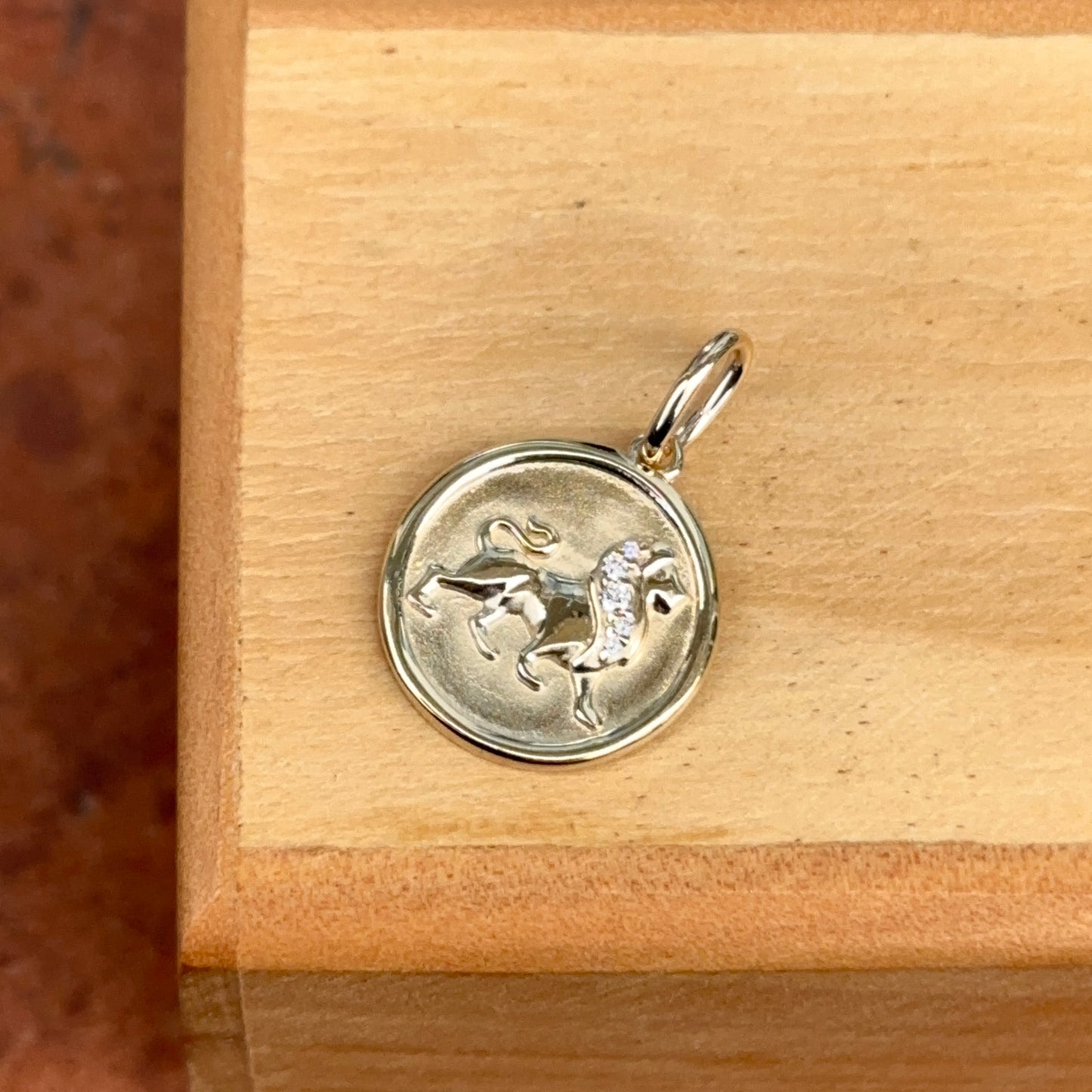 14KT Yellow Gold Diamond Lion Round Coin Charm Pendant