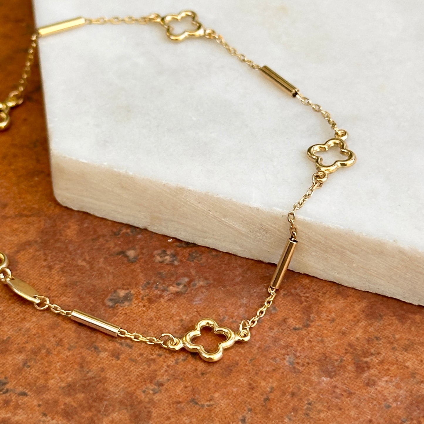 18KT Yellow Gold Clover Cut-Out + Bar Station Chain Bracelet