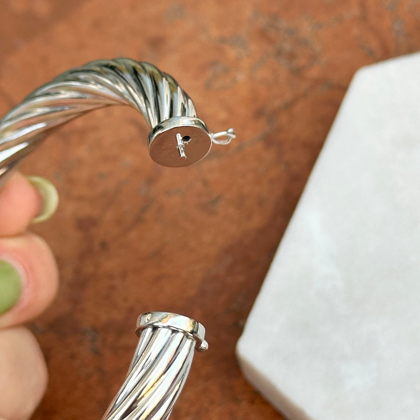 Sterling Silver Ribbed Twist Oval Hinged Bangle Bracelet