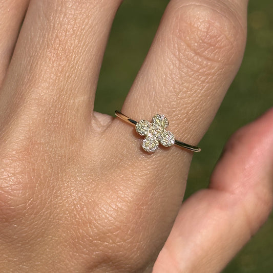 14KT Yellow Gold Round Diamond Clover Ring
