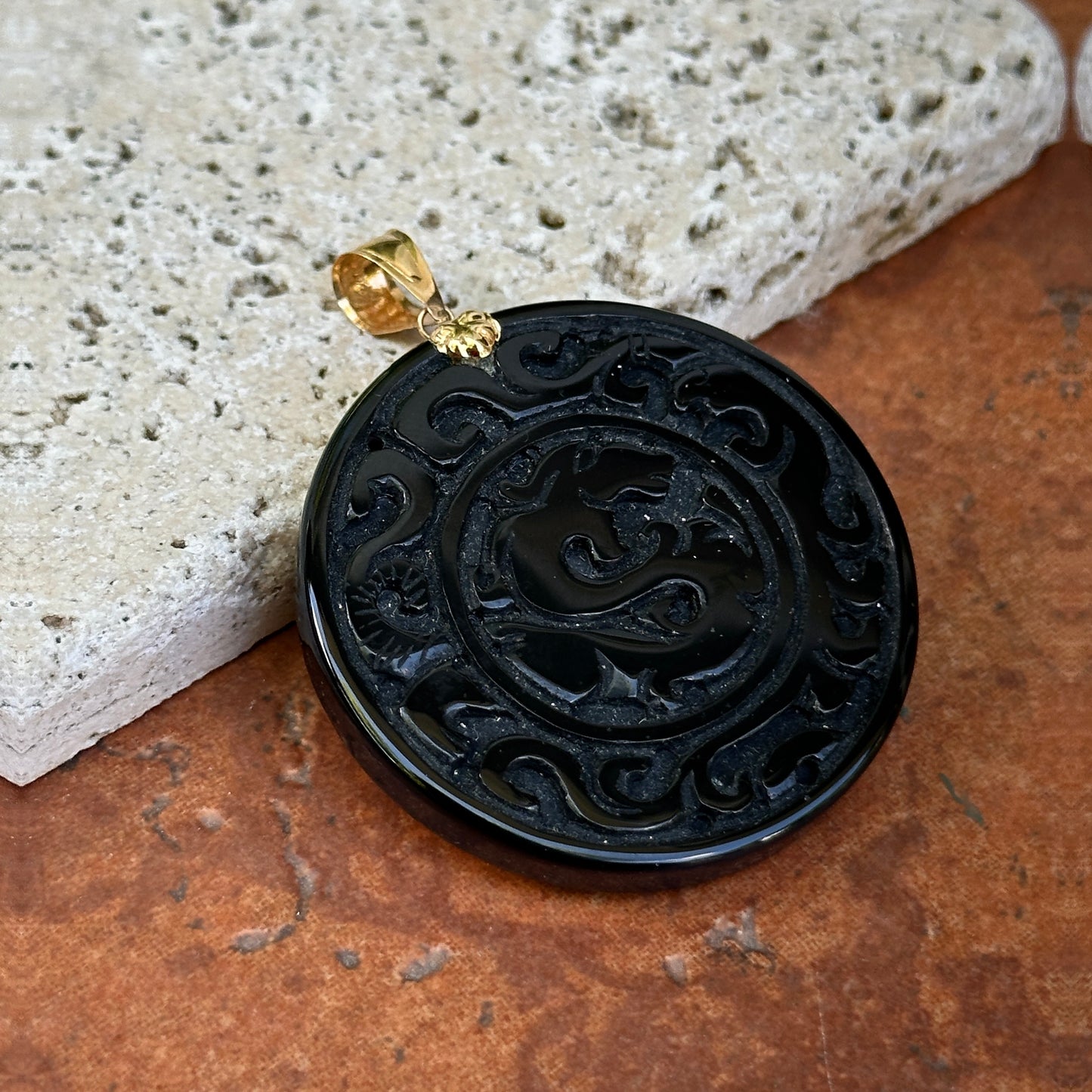 Estate 14KT Yellow Gold Carved Dragon Detail Genuine Black Onyx Large Round Circle Pendant 39mm