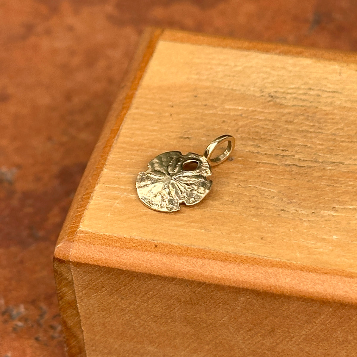 Estate 14KT Yellow Gold Mini Sand Dollar Pendant Charm
