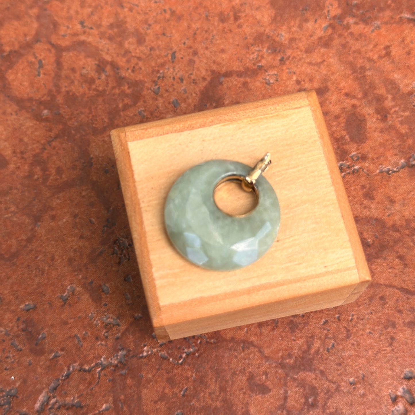 Estate 14KT Yellow Gold Celadon Jade Round Pendant