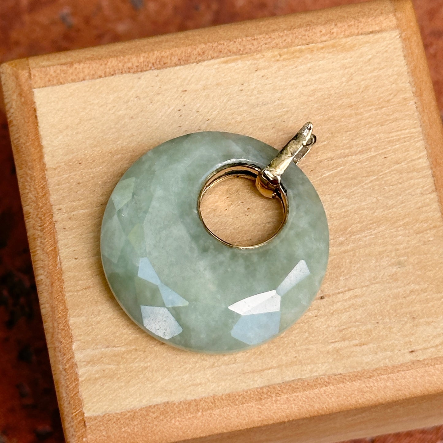 Estate 14KT Yellow Gold Celadon Jade Round Pendant