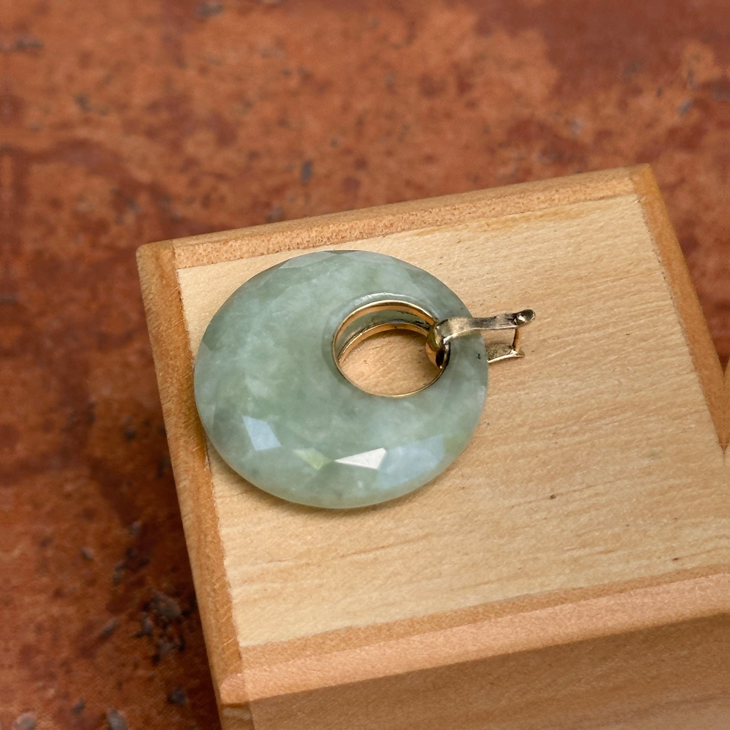 Estate 14KT Yellow Gold Celadon Jade Round Pendant