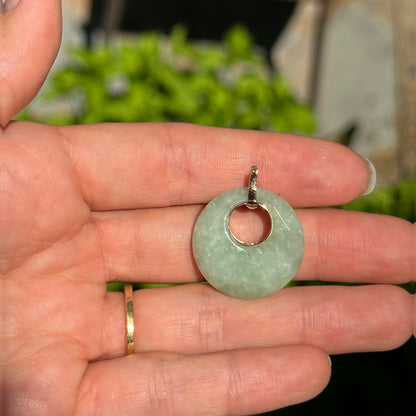 Estate 14KT Yellow Gold Celadon Jade Round Pendant