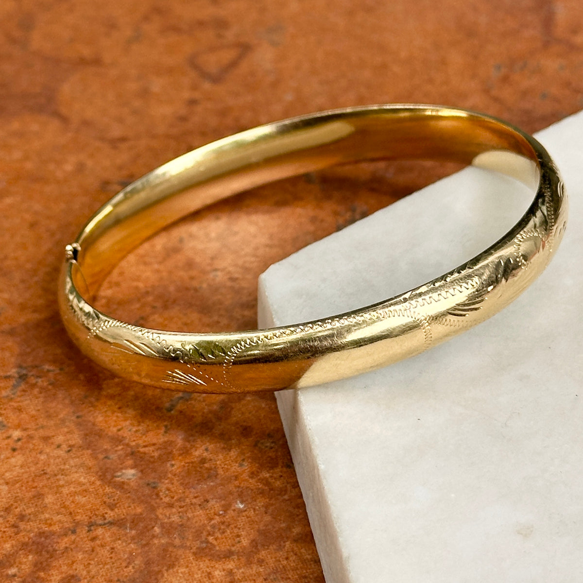 Estate 14KT Yellow Gold Etched 8mm Oval Bangle Bracelet