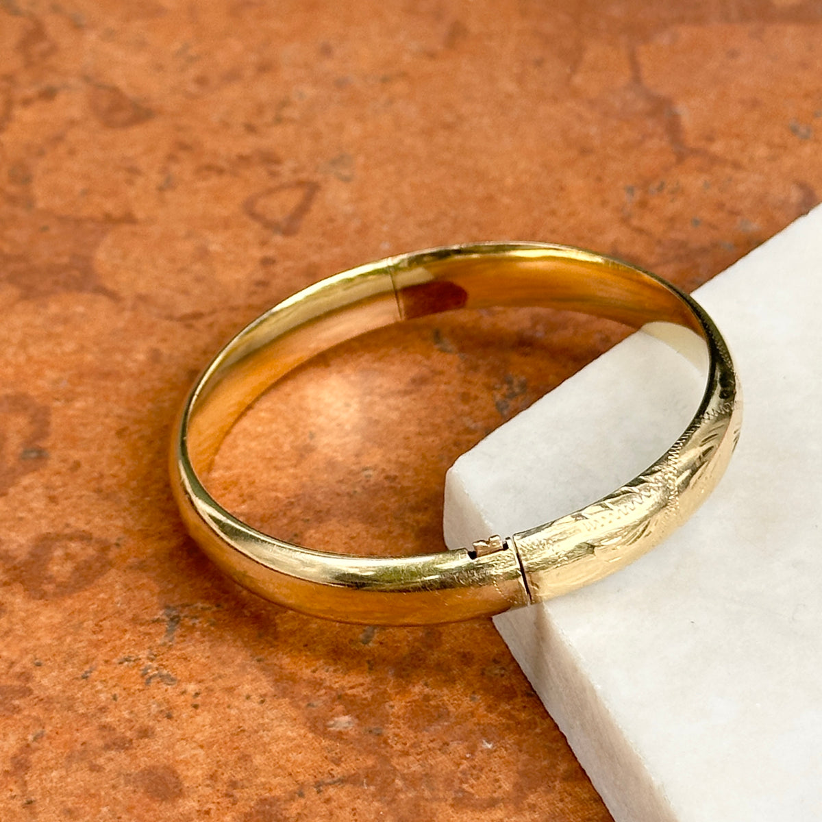 Estate 14KT Yellow Gold Etched 8mm Oval Bangle Bracelet