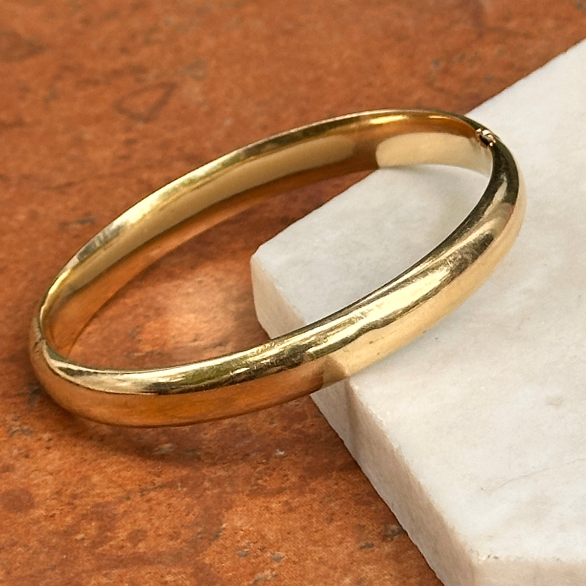 Estate 14KT Yellow Gold Etched 8mm Oval Bangle Bracelet