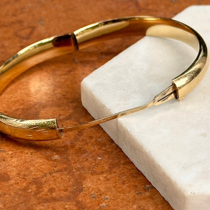 Estate 14KT Yellow Gold Etched 8mm Oval Bangle Bracelet