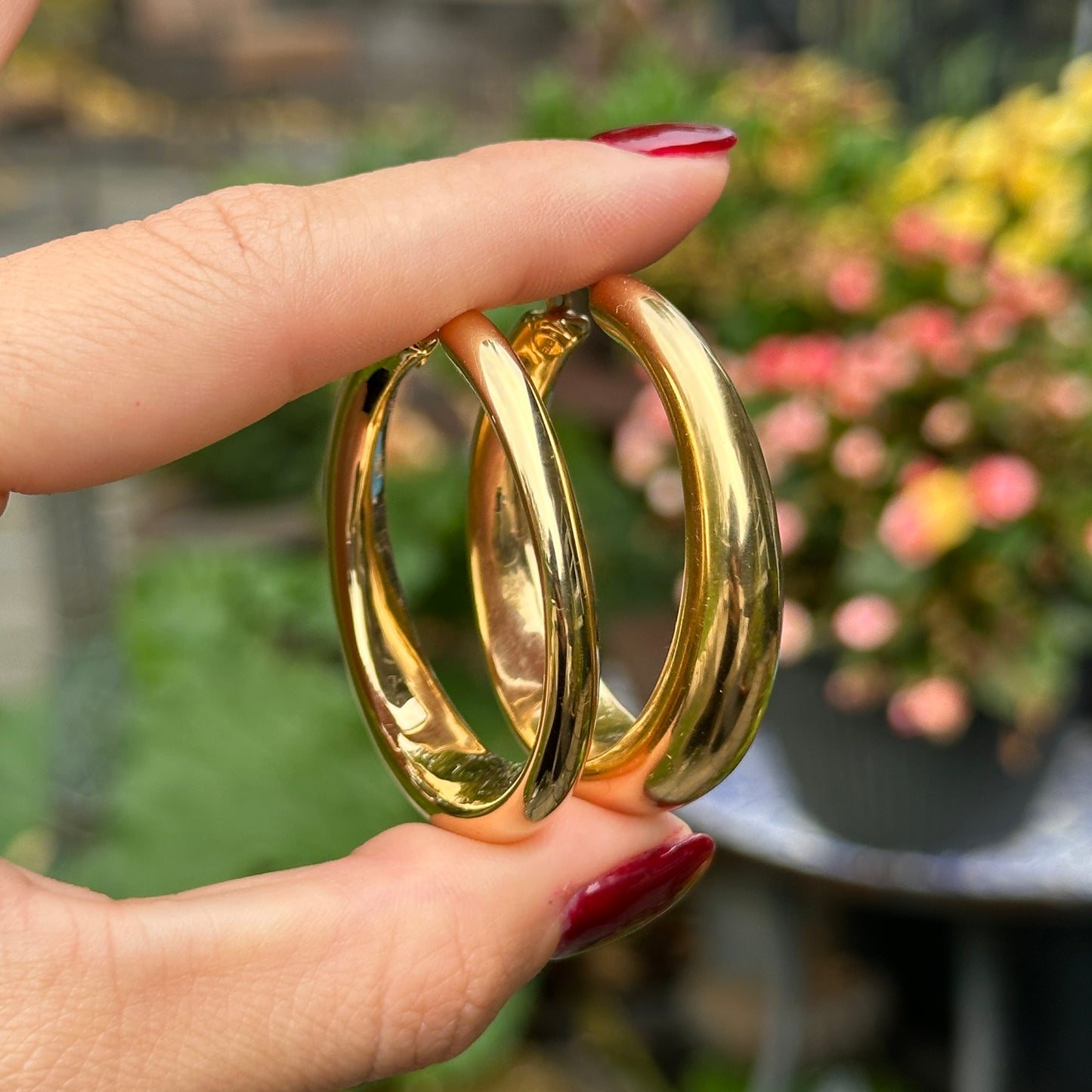 18KT Yellow Gold Graduated Round Tube Hoop Earrings 46mm