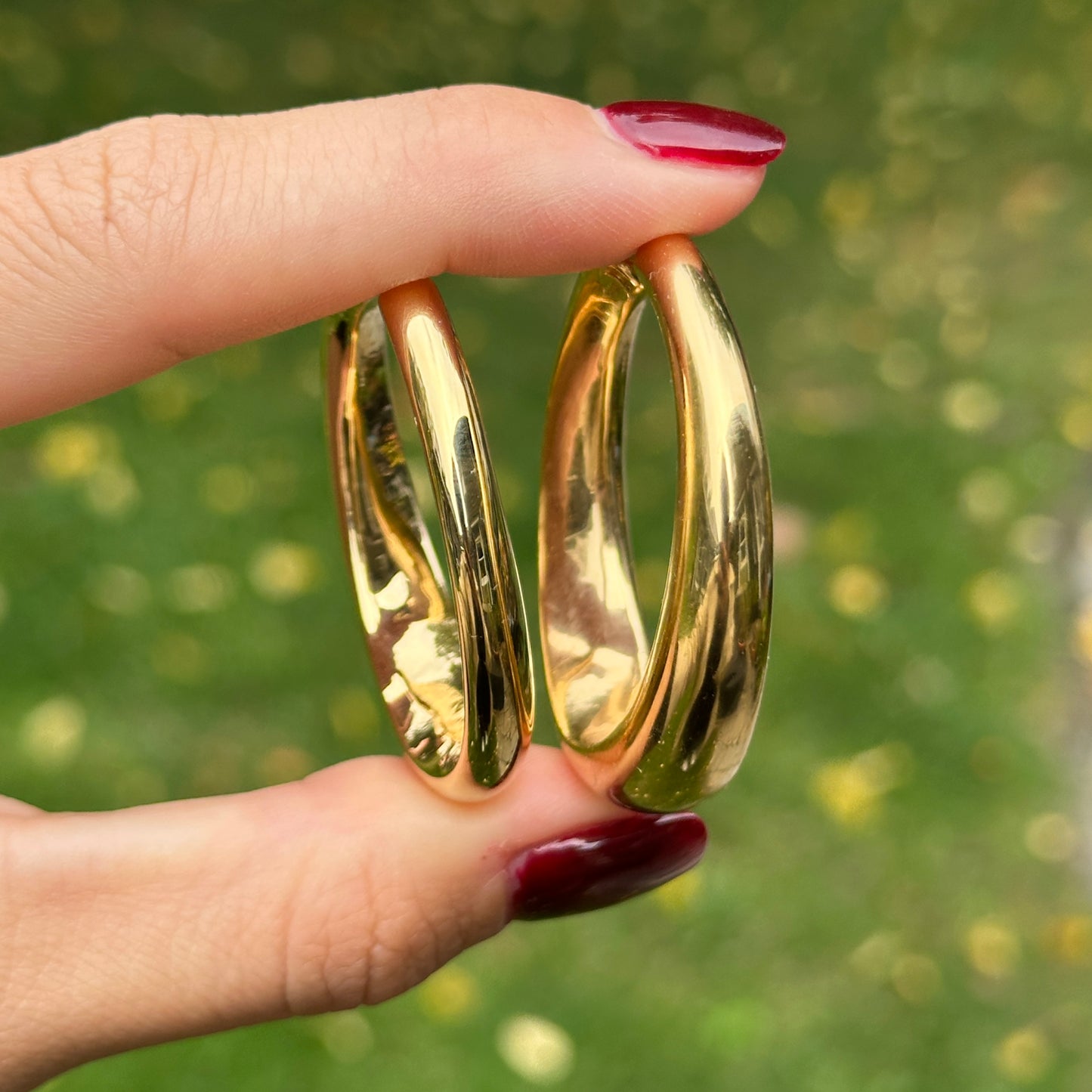 18KT Yellow Gold Graduated Round Tube Hoop Earrings 46mm