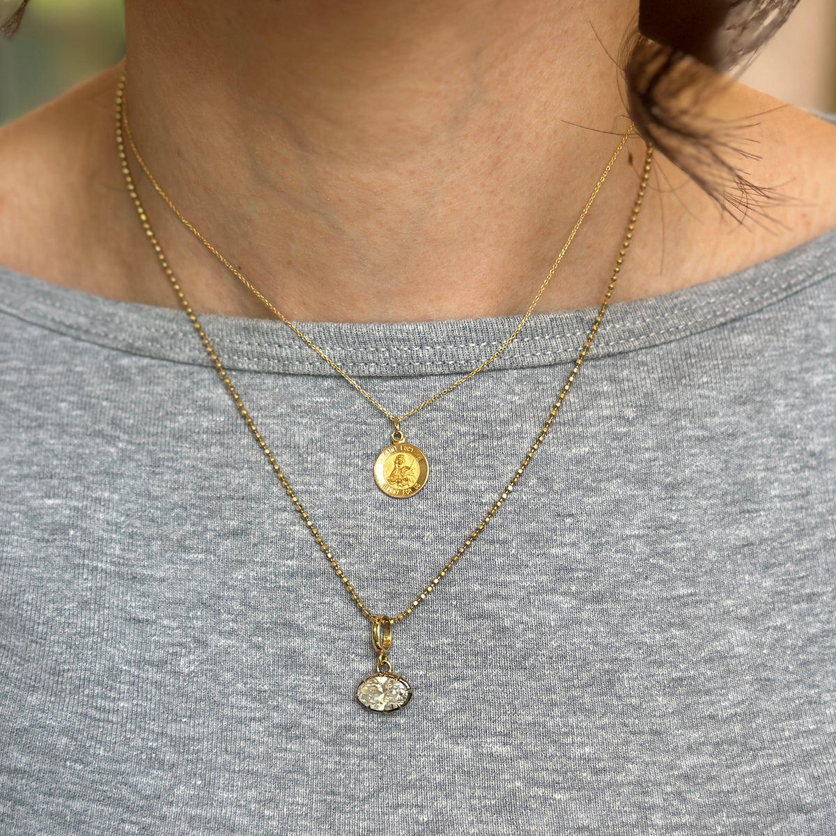 14KT Yellow Gold St Lucy Round Medal Pendant Charm 12mm