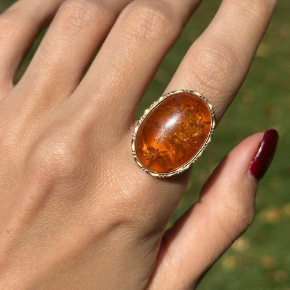 Estate 14KT Yellow Gold Oval Cabochon Amber Etched Bezel Ring