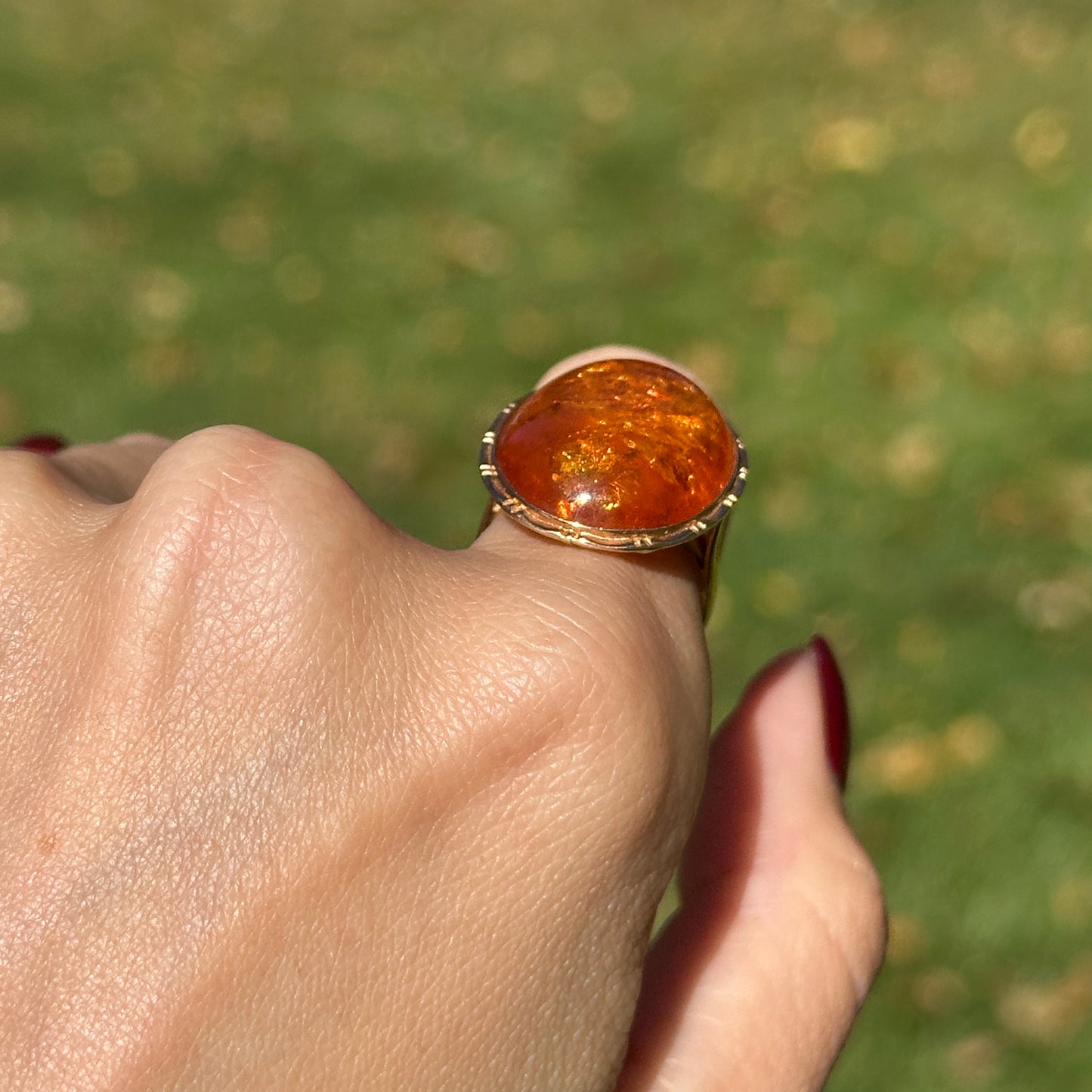 Estate 14KT Yellow Gold Oval Cabochon Amber Etched Bezel Ring