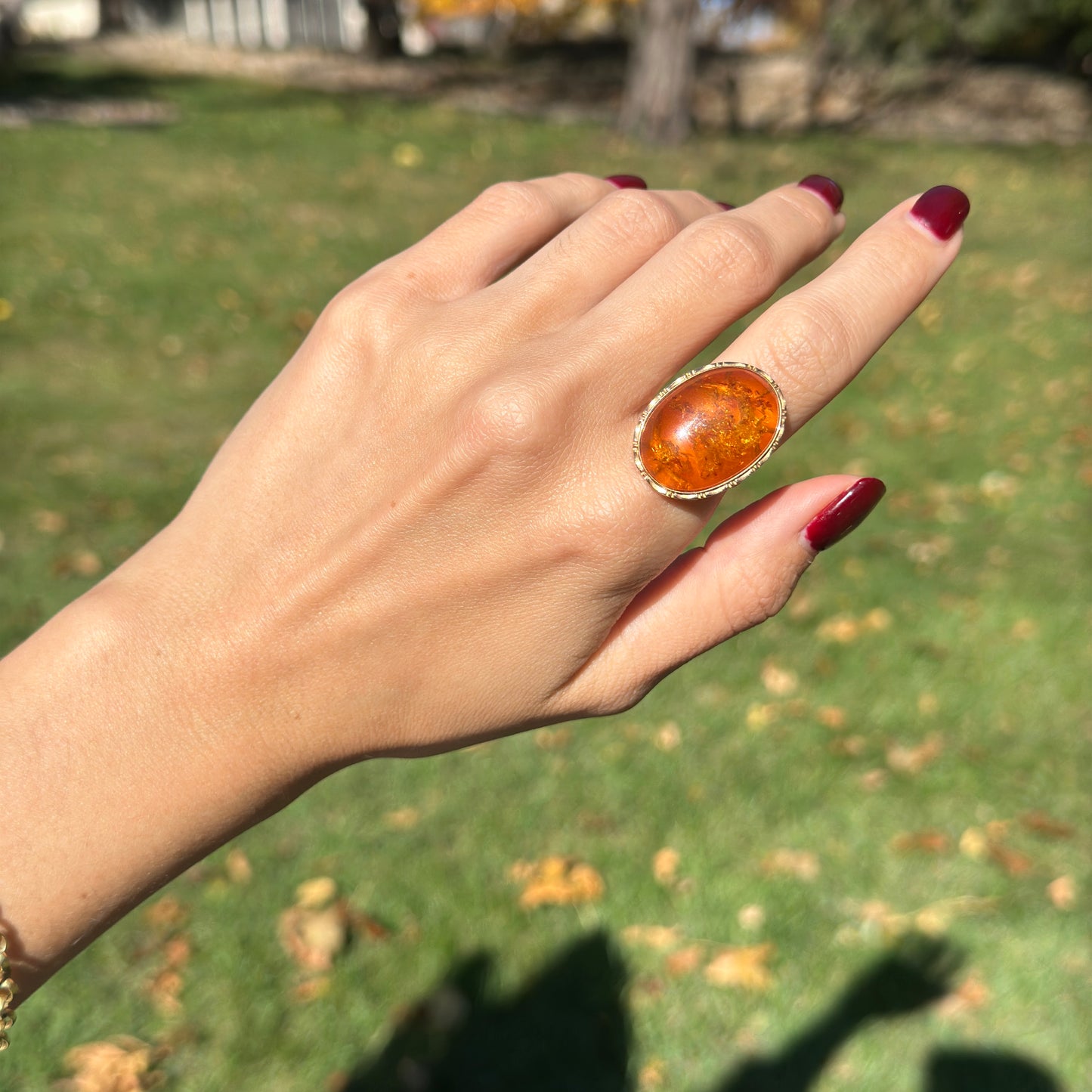 Estate 14KT Yellow Gold Oval Cabochon Amber Etched Bezel Ring