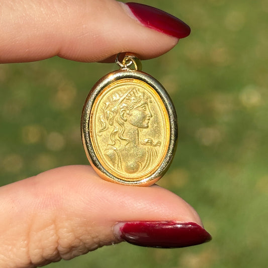Estate 18KT Yellow Gold Oval Inlay Italian Cameo Pendant Intaglio