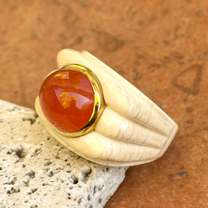 Estate 18KT Yellow Gold Bezel Oval Cabochon Carnelian Carved Cream Gemstone Large Ring 7.5