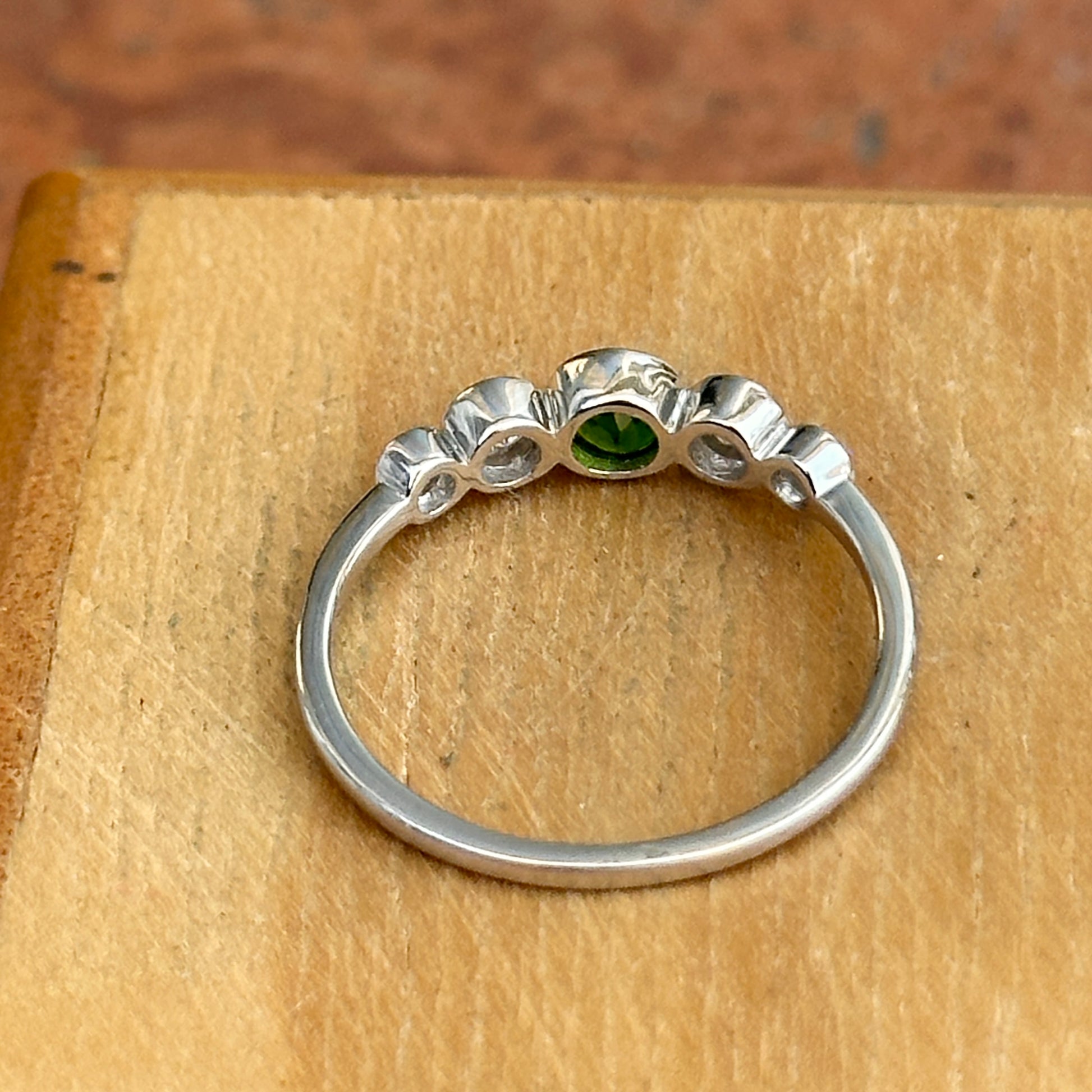 14KT White Gold Bezel Chrome Diopside + Diamond Ring - LSJ