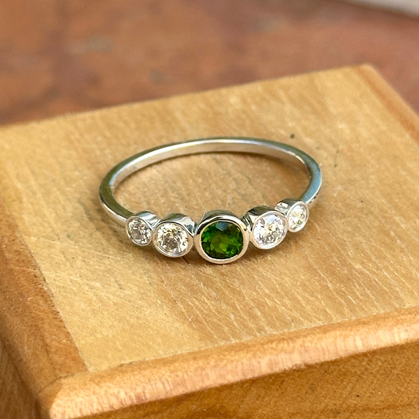 14KT White Gold Bezel Chrome Diopside + Diamond Ring - LSJ
