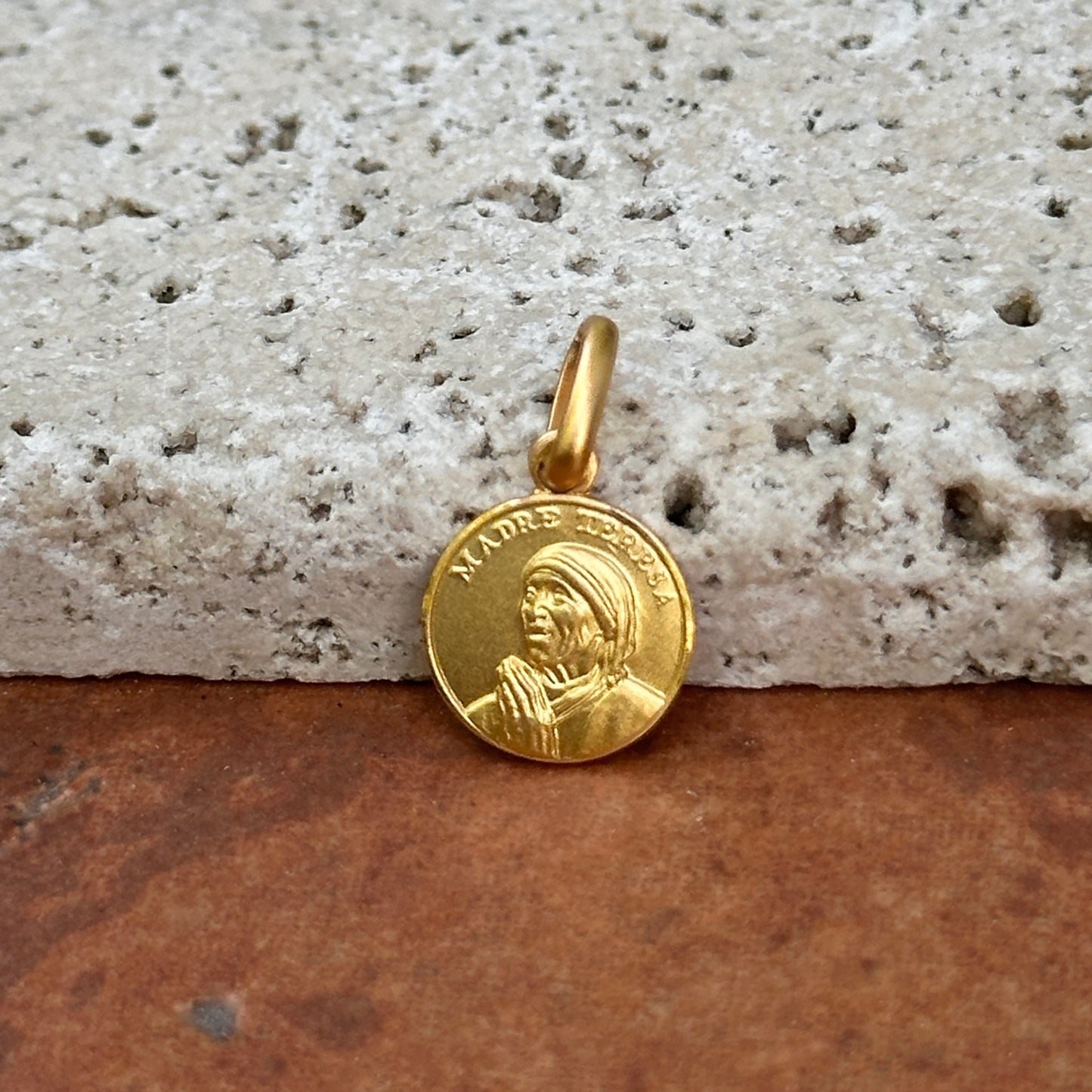 14KT Yellow Gold Mother Theresa Round Medal Matte Pendant Charm 10mm