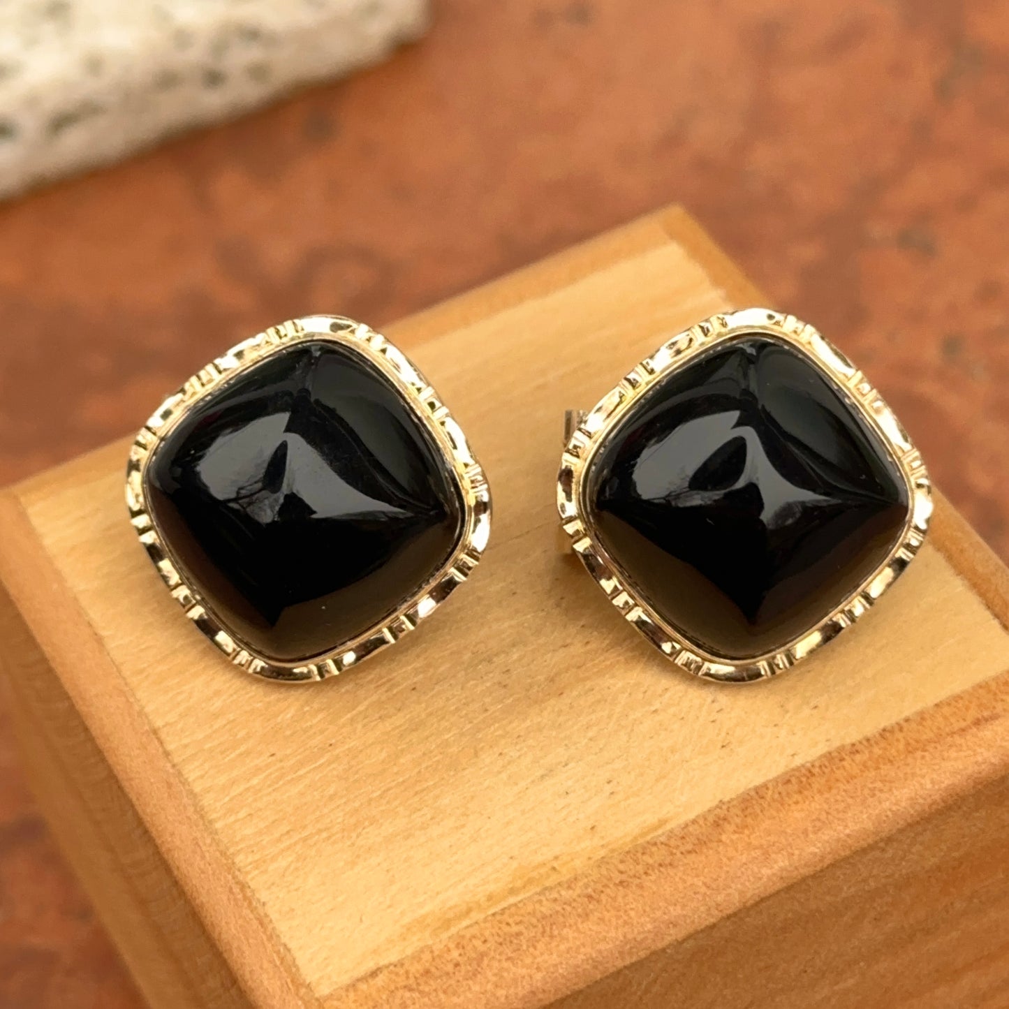 Estate 14KT Yellow Gold Sugarloaf Black Onyx Omega Earrings