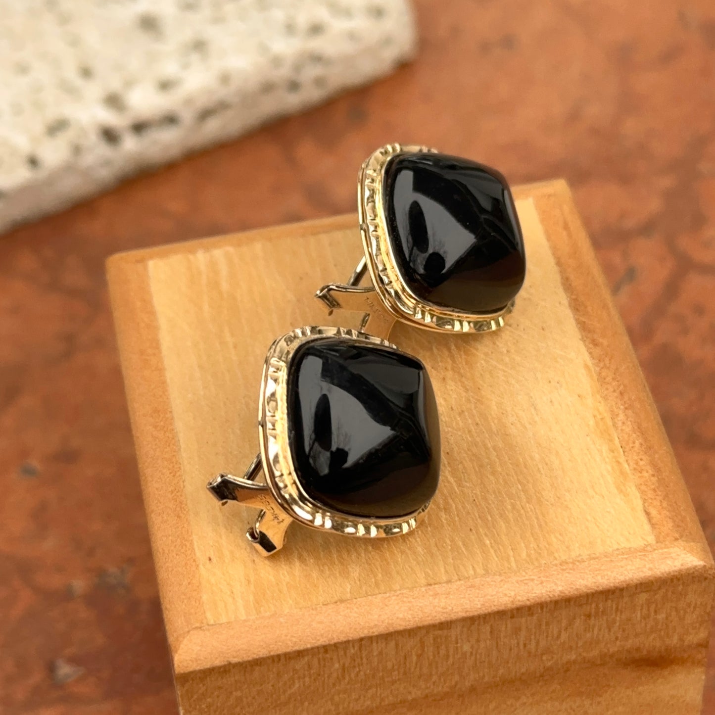 Estate 14KT Yellow Gold Sugarloaf Black Onyx Omega Earrings