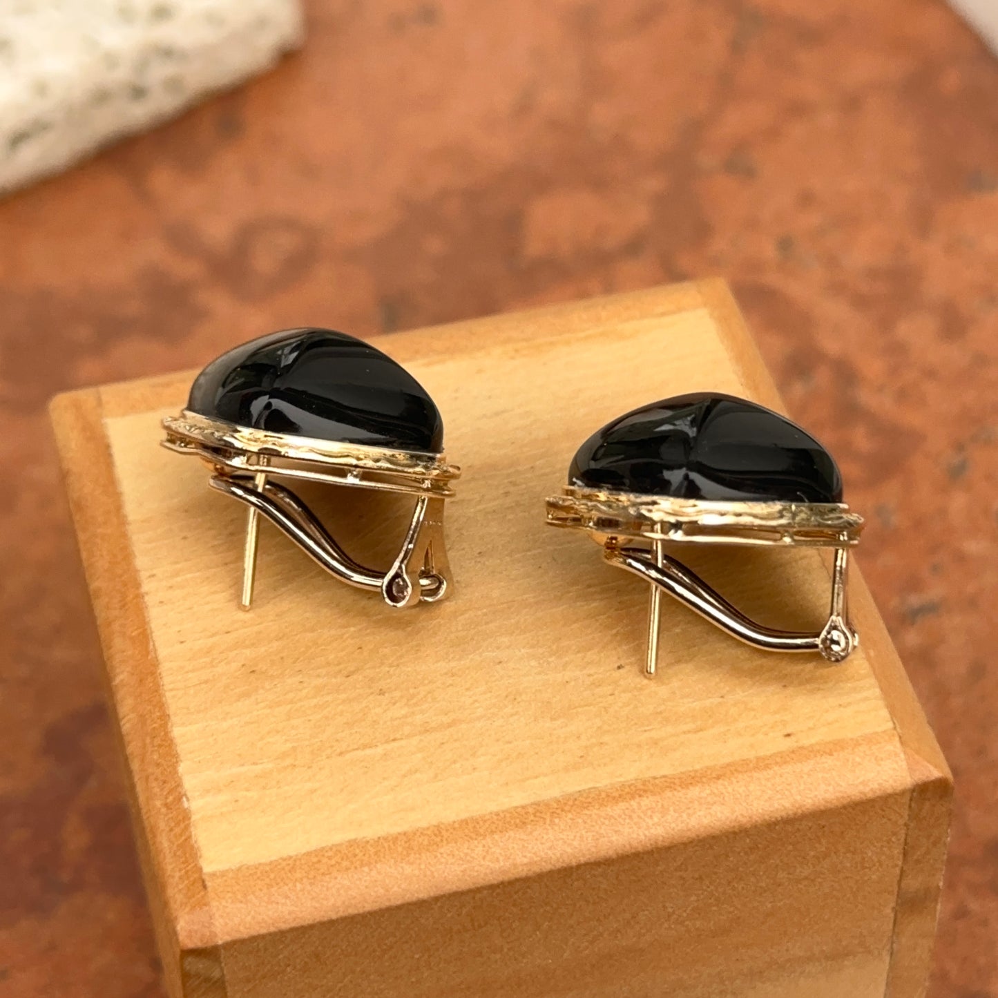 Estate 14KT Yellow Gold Sugarloaf Black Onyx Omega Earrings